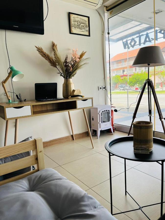 Platon Hotel Néi Póri Kültér fotó